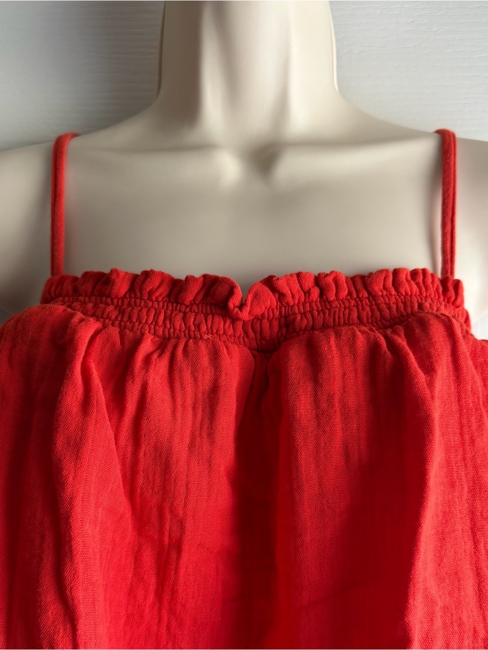 Old Navy Square Neck Crinkle Gauze Knit Tank Top - Picture 3 of 6